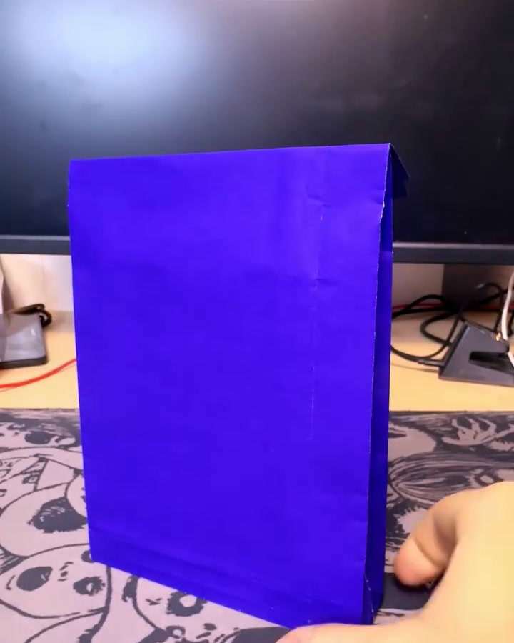 Bolsa morada de Pro-In con un pedido listo para entregar