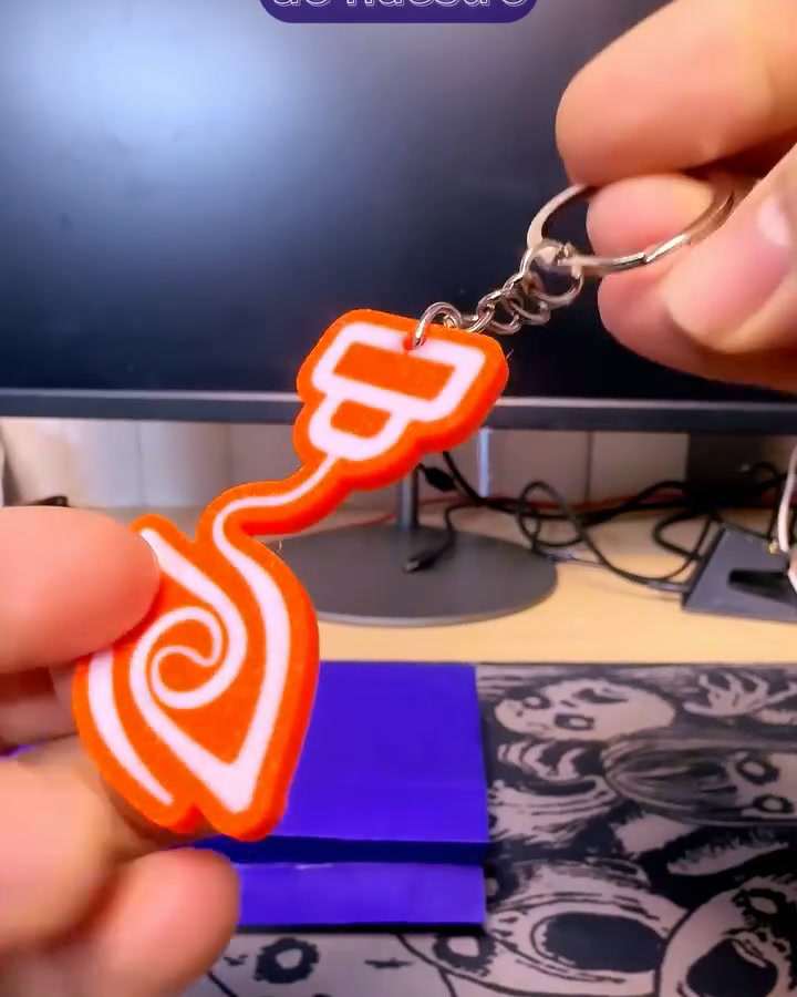 Llavero naranja y blanco con la boquilla y el ojo del logo de Pro-In